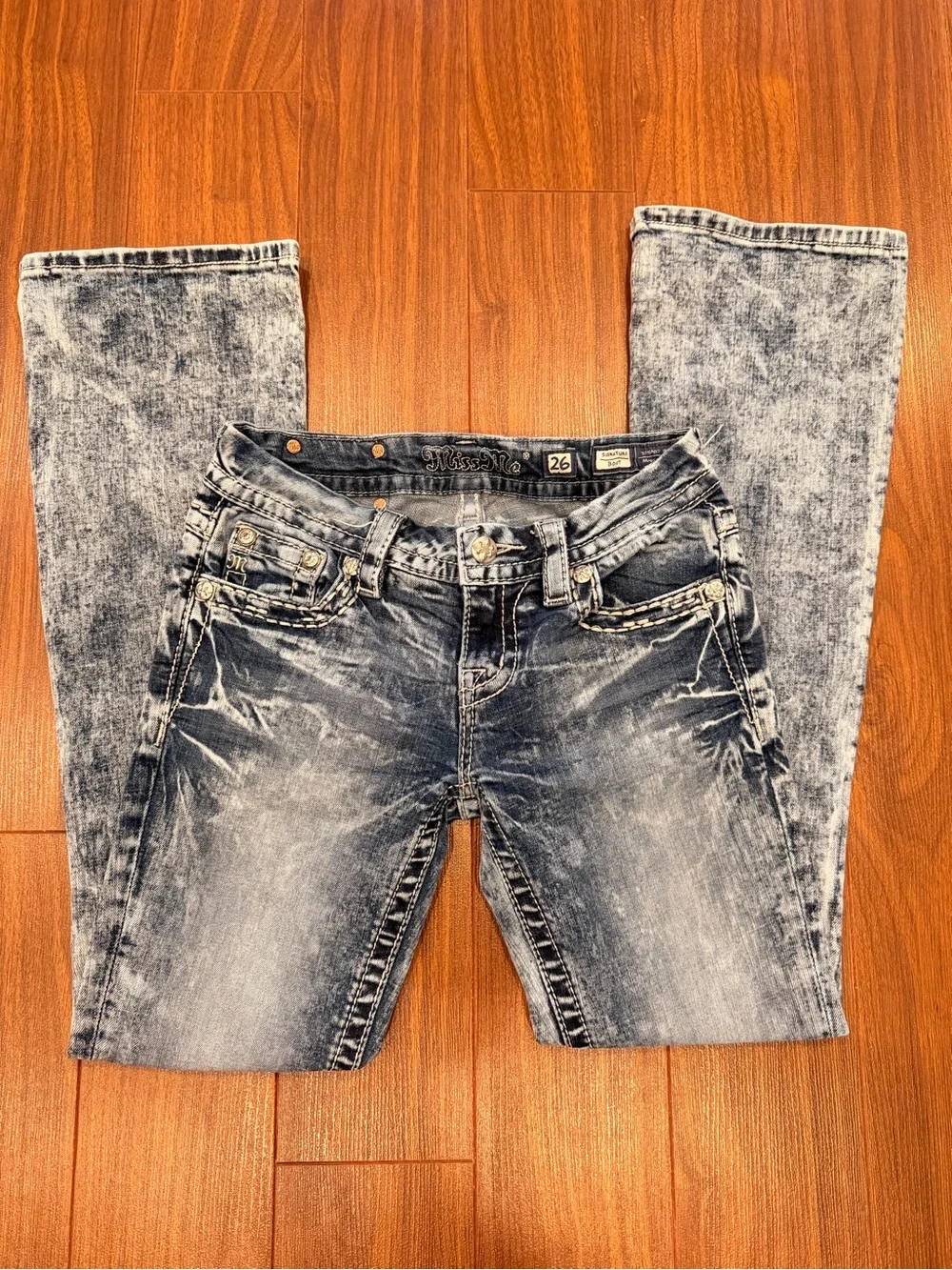 Embellished Acid Wash Jeans with Pocket Rhinestones - Picture 2 of 8